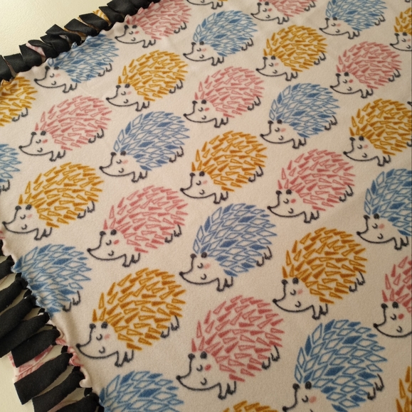 Hedgehog Sew Fleece Blanket Handmade Knotted Blanket - Picture 4 of 8